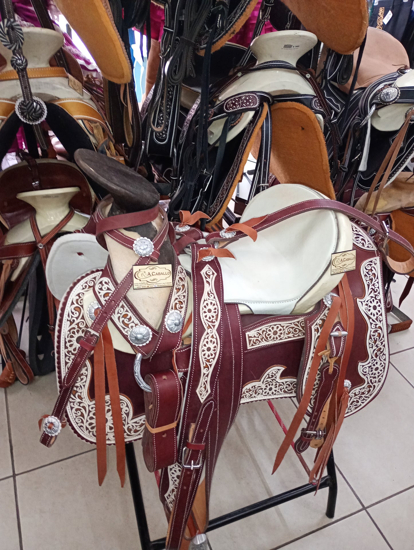 Montura Cantinas, Vistas Laser, Surron y Herraje Aluminio.