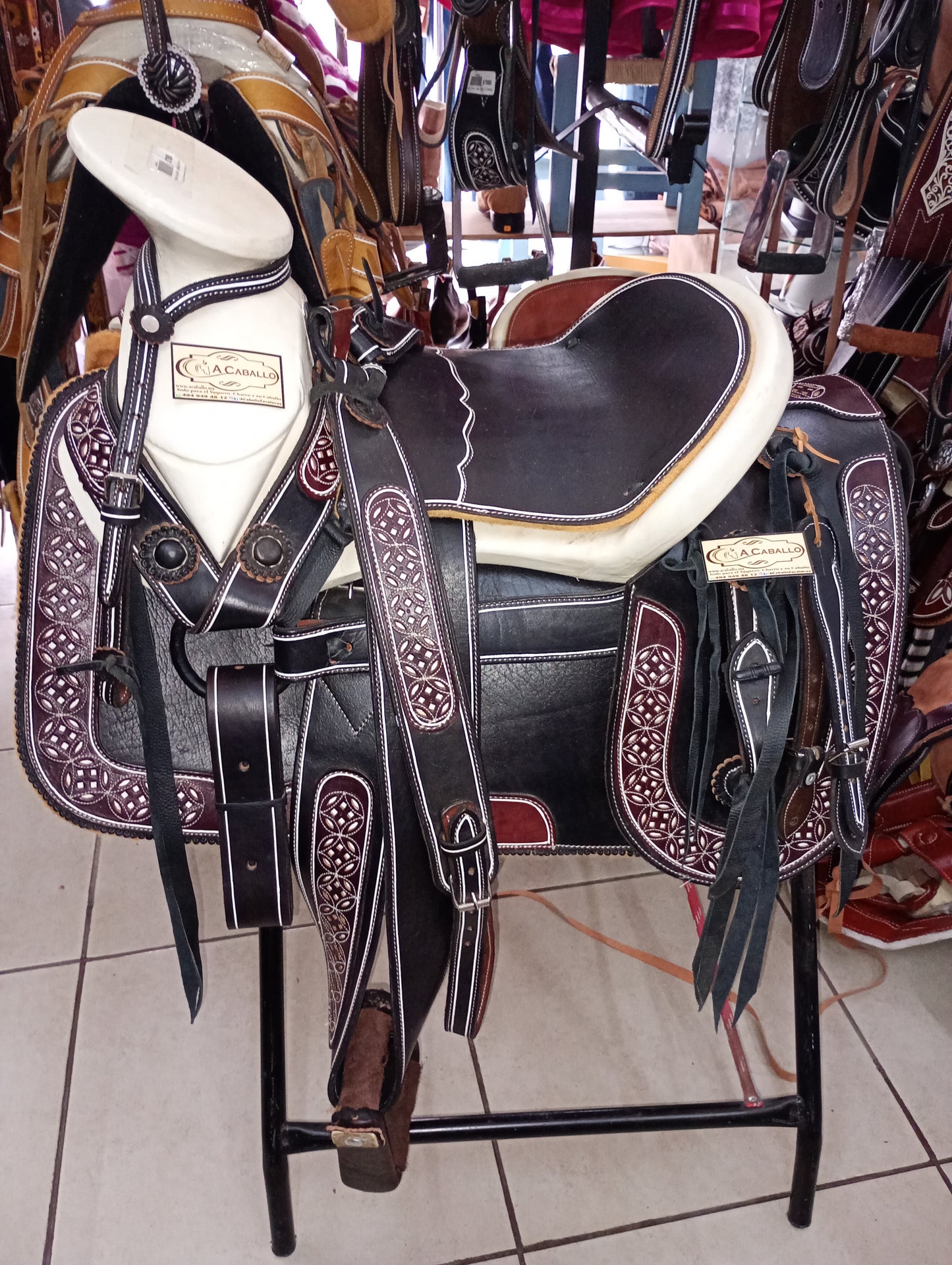 Montura Cantina Redonda, Vistas Trebol.