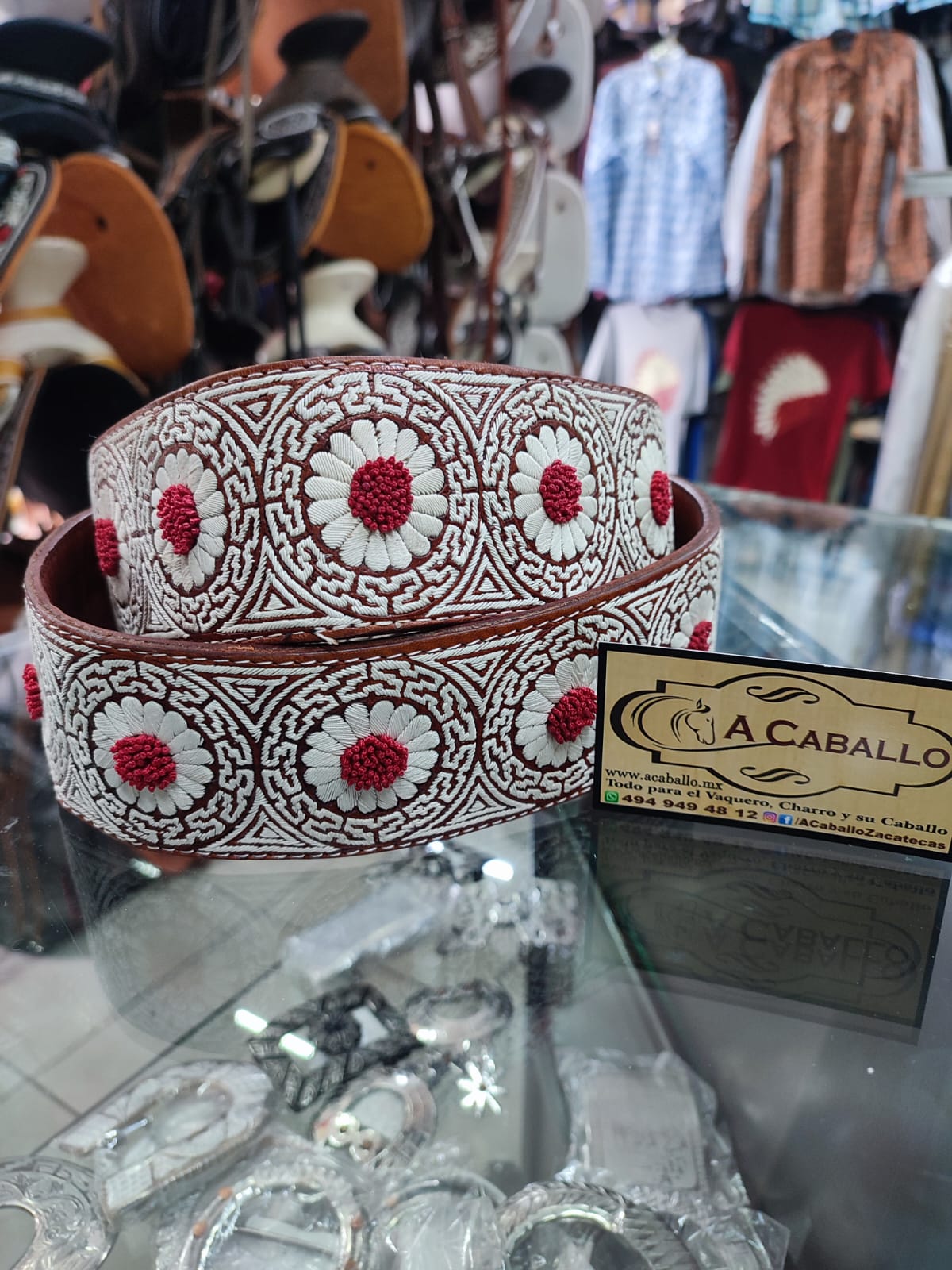 Cinto Piteado Extra Fino, Diseño Girasol con Churros en Rojo.