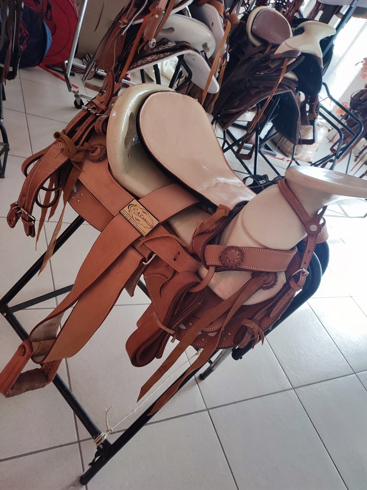 Montura Charra, Cola de Pato.