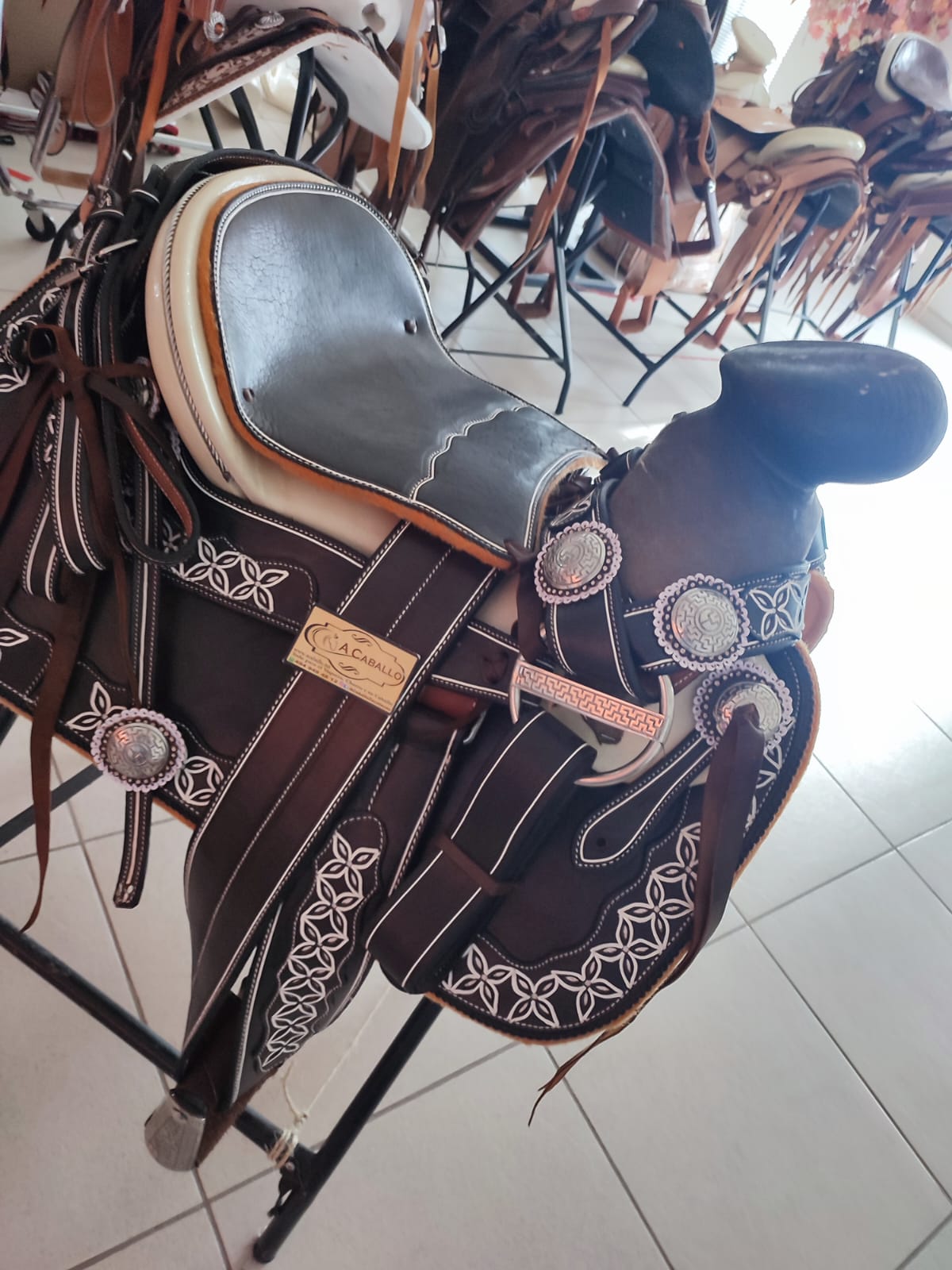 Montura Charra, Basto Cuadrado.