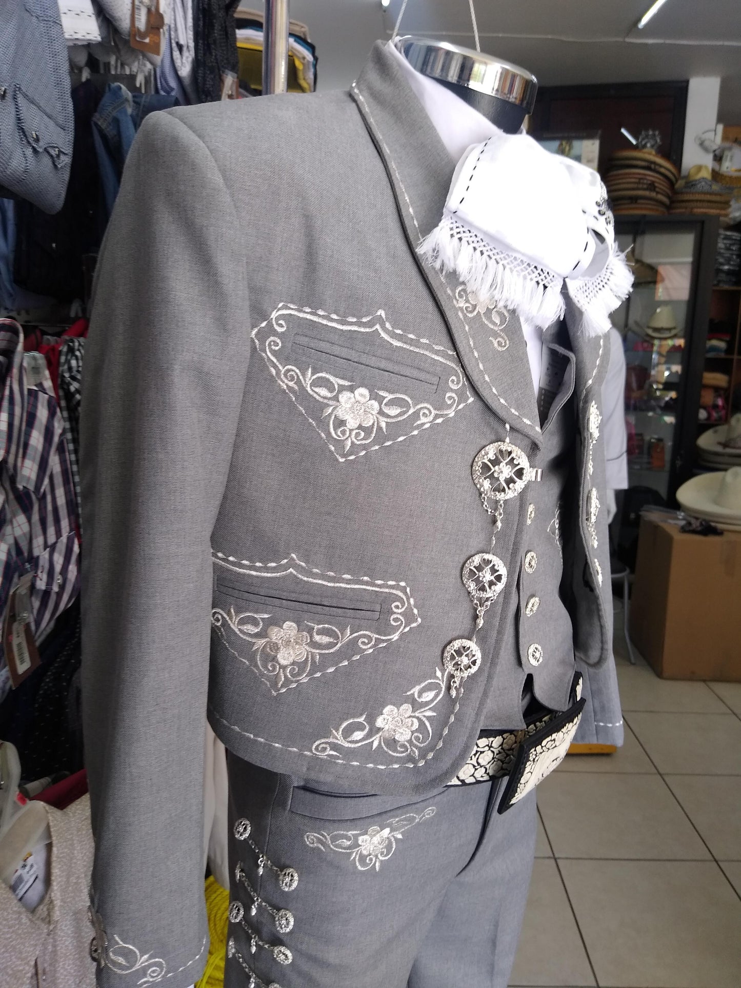 Traje Charro 3 Piezas, Bordado en Hilo Metalico, Media Gala.
