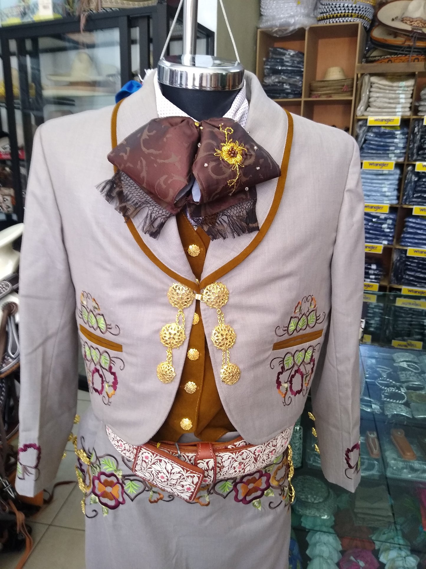 Traje Charro 3 Piezas Dama, Media Gala en Color Oro, Bordado en Hilo Metalico.