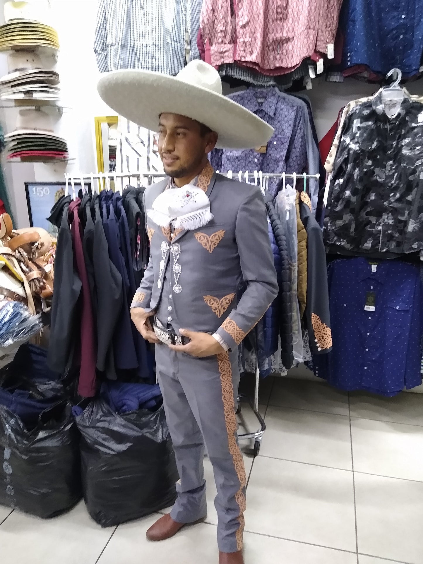 Traje Charro 3 Piezas, Graca Sencilla, Herraje en Chaquetilla.