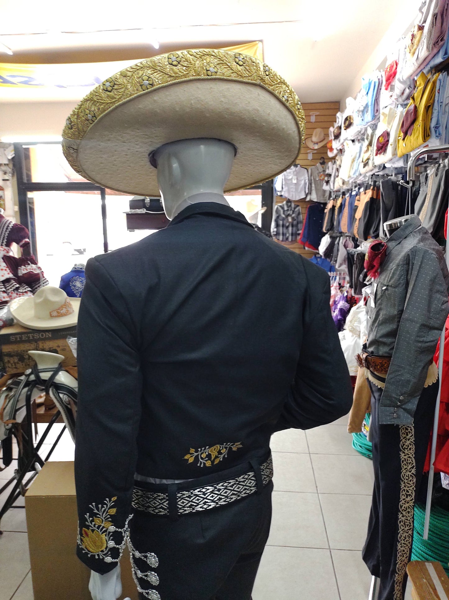 Traje Charro 3 Piezas, Bordado en Hilo Metalico, Media Gala.