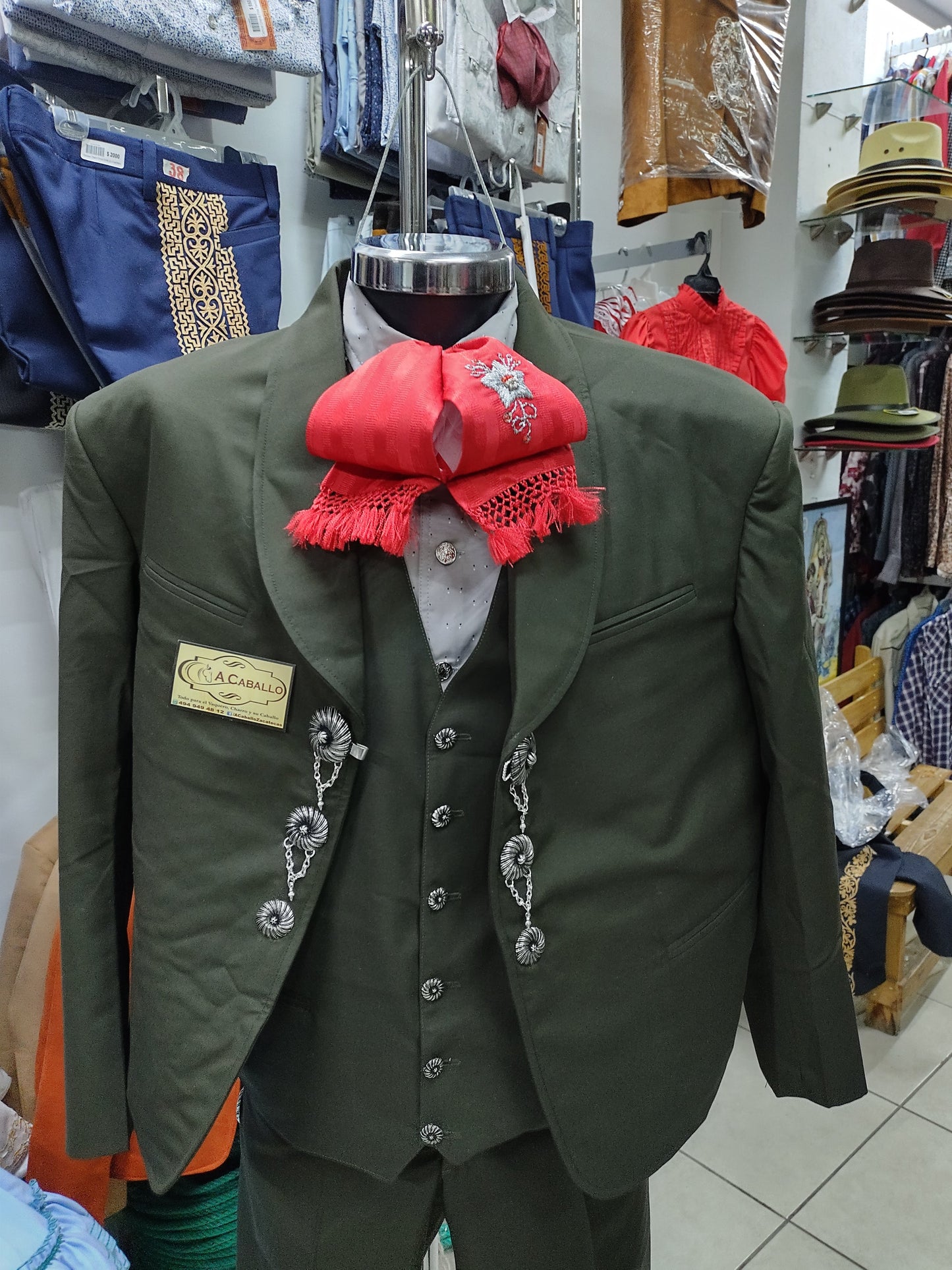 Traje Charro 3 Piezas, Media Gala, Botonadura Entintada en baño de plata.