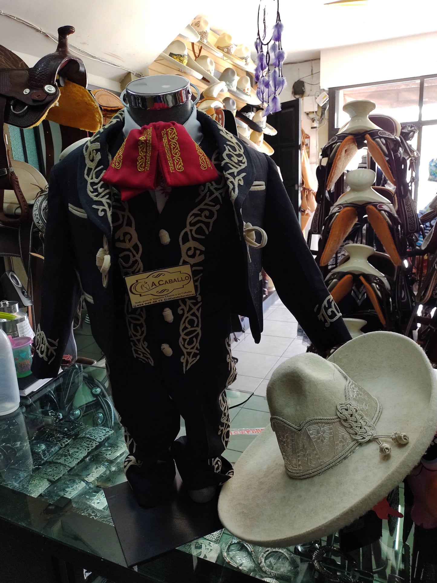 Traje Charro 3 Piezas en Gamuzina, con Greca Sencilla en Gamuza