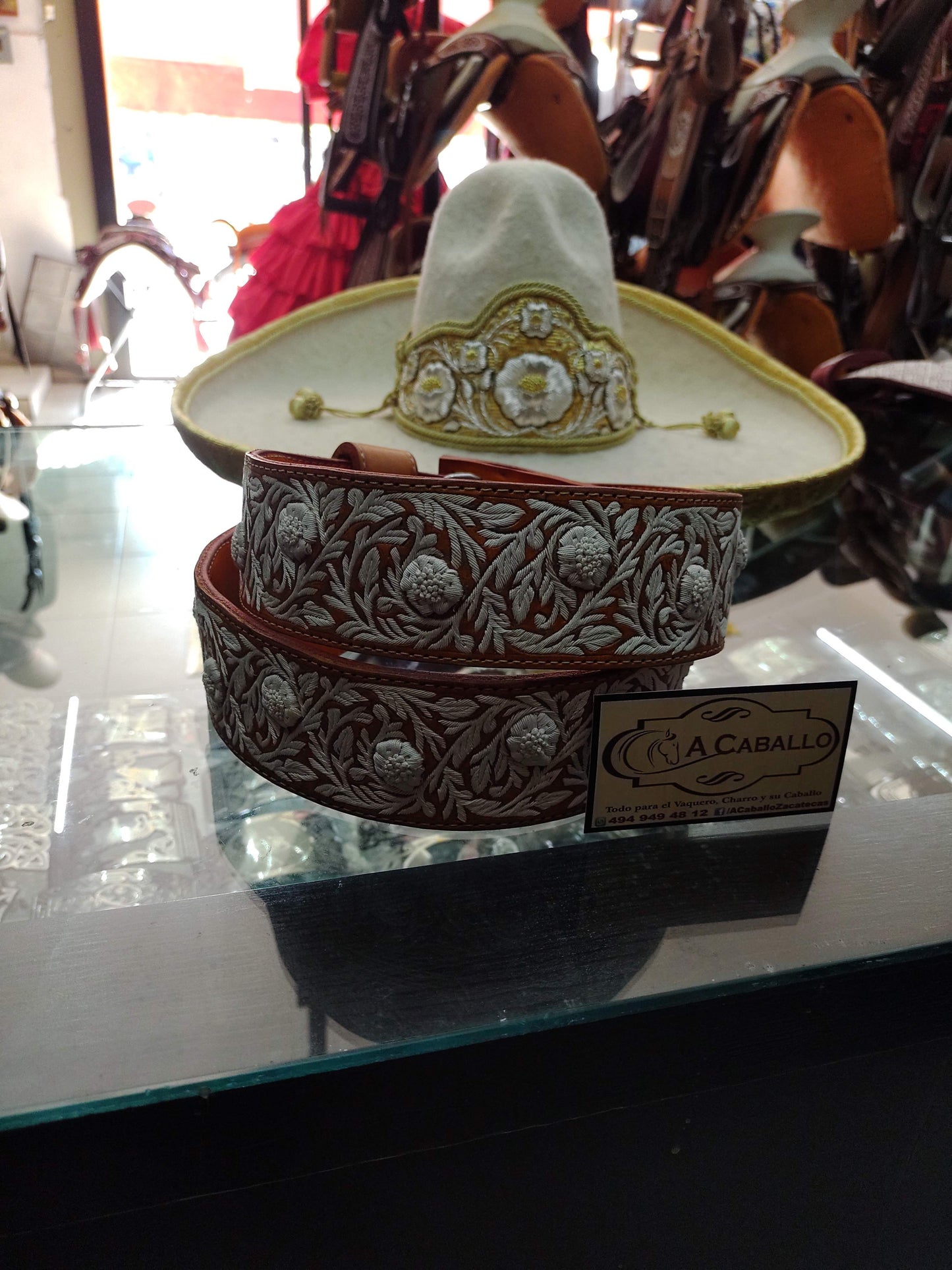 Cinto Piteado Rameado Flores Abultadas Naturales Color Miel