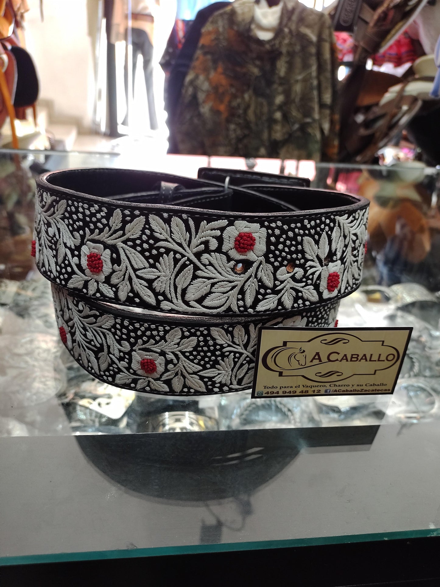 Cinto Piteado Rosas Churros Rojos y Puntitos, Vaqueta color Negro