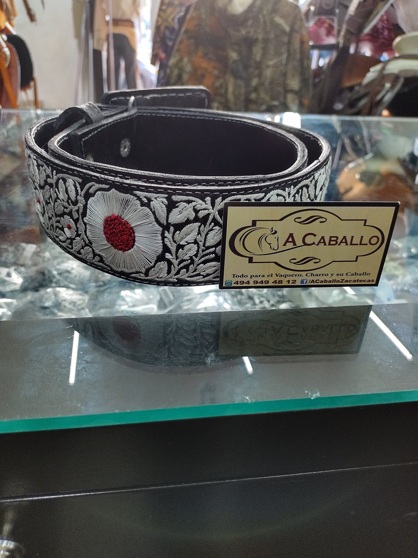 Cinto Piteado Rameado & Rosa Grande Churros Rojos color Negro