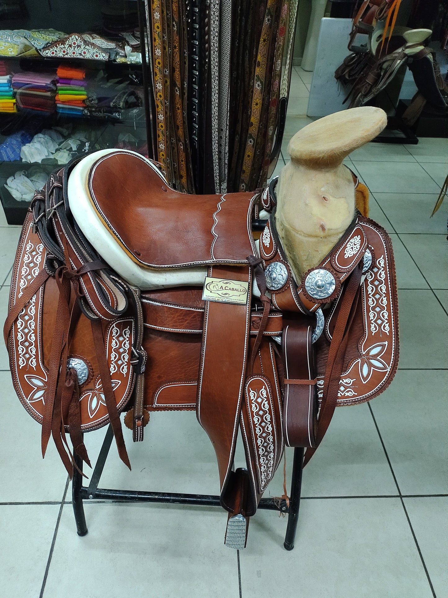 Montura Charra Fina, Cantinas Redondas & Herraje