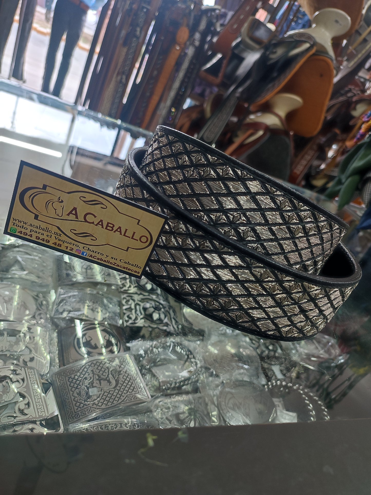Cinto Bordado en Hilo de Plata Diseño Rombos Diamante
