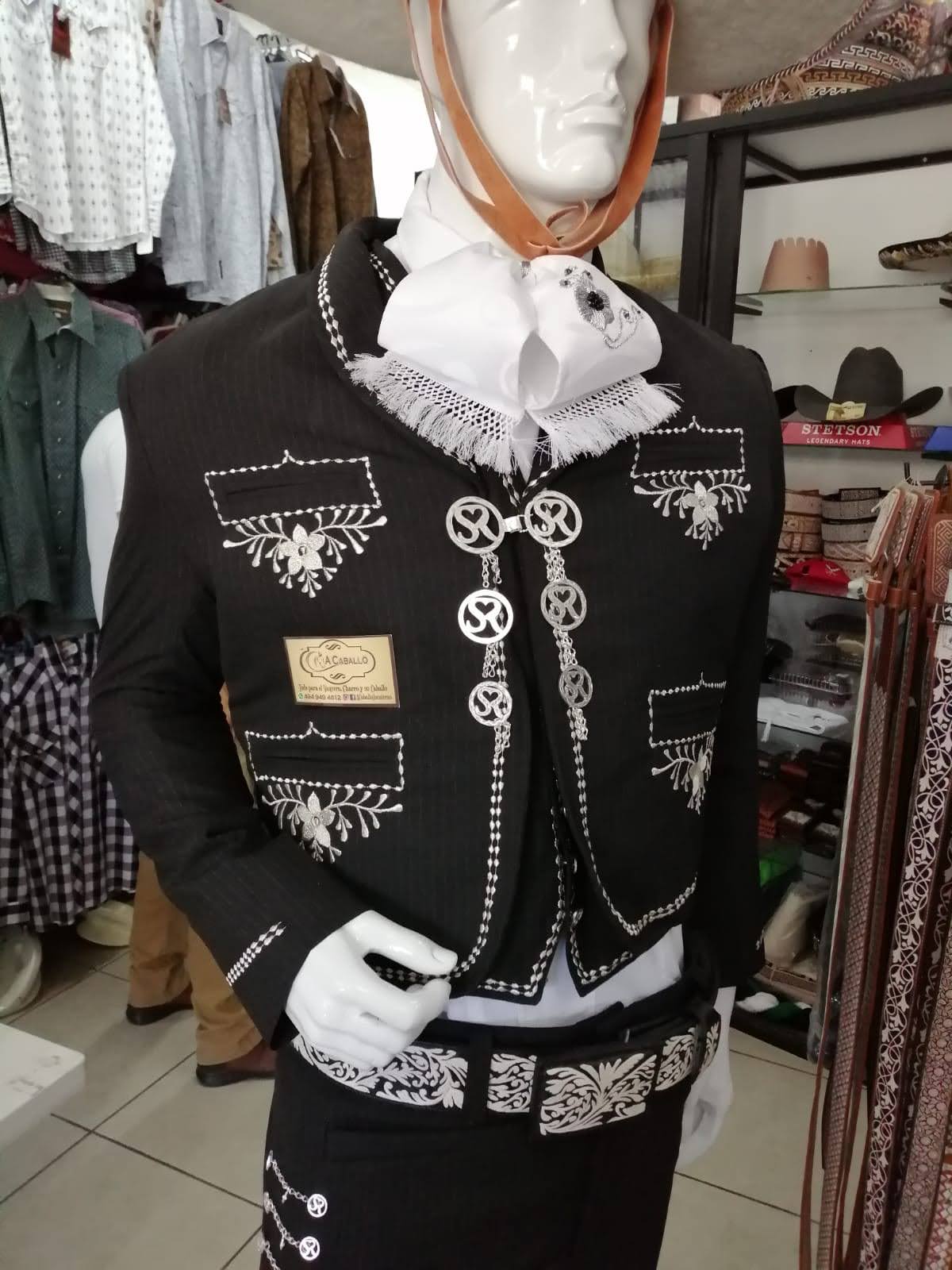 Traje Charro 3 Piezas Gala, Bordado en Hilo Metalico, Gala Completa en baño de plata.