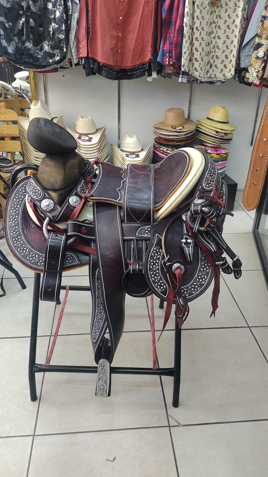 Montura Charra, Cola de pato.