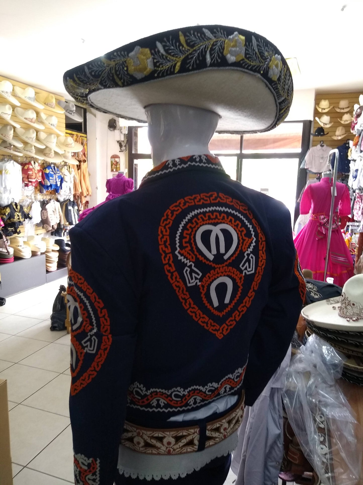 Traje Charro 3 Piezas, Pantalon, Chaleco Y Chaquetilla en Gamuzina, Greca Completa.