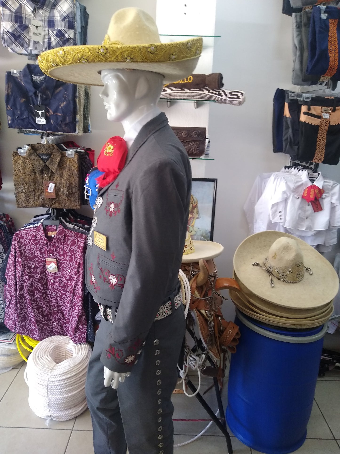 Traje Charro 3 Piezas, Media Gala, Bordado en Hilo Metalico.