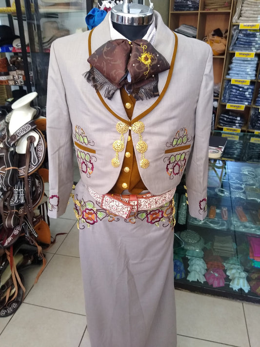Traje Charro 3 Piezas Dama, Media Gala en Color Oro, Bordado en Hilo Metalico.