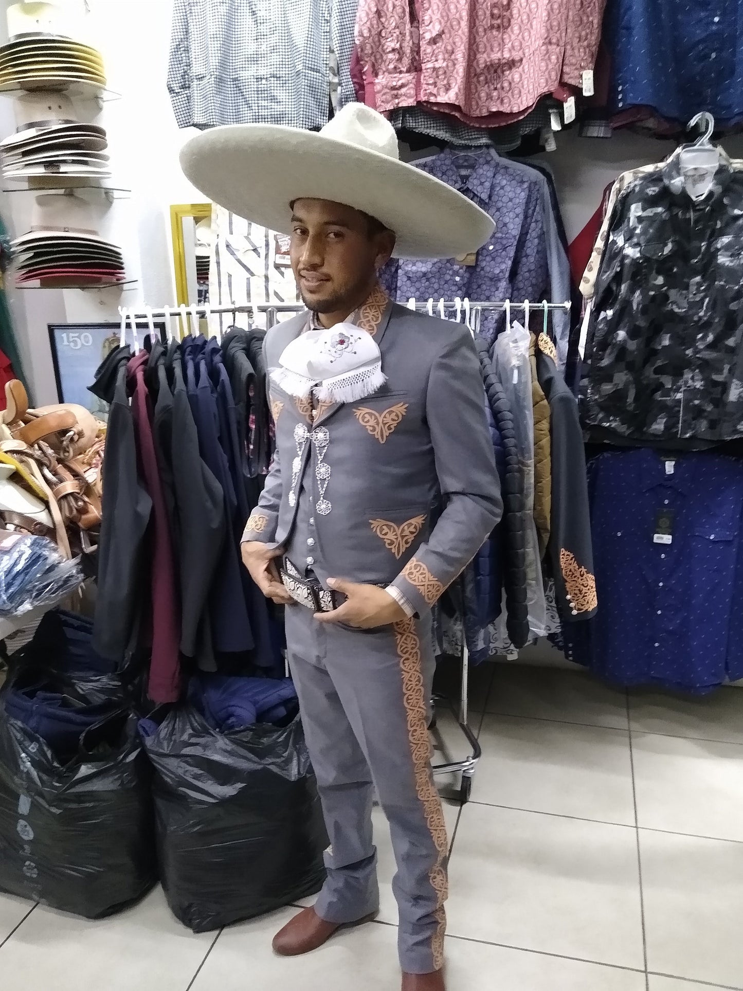 Traje Charro 3 Piezas, Graca Sencilla, Herraje en Chaquetilla.