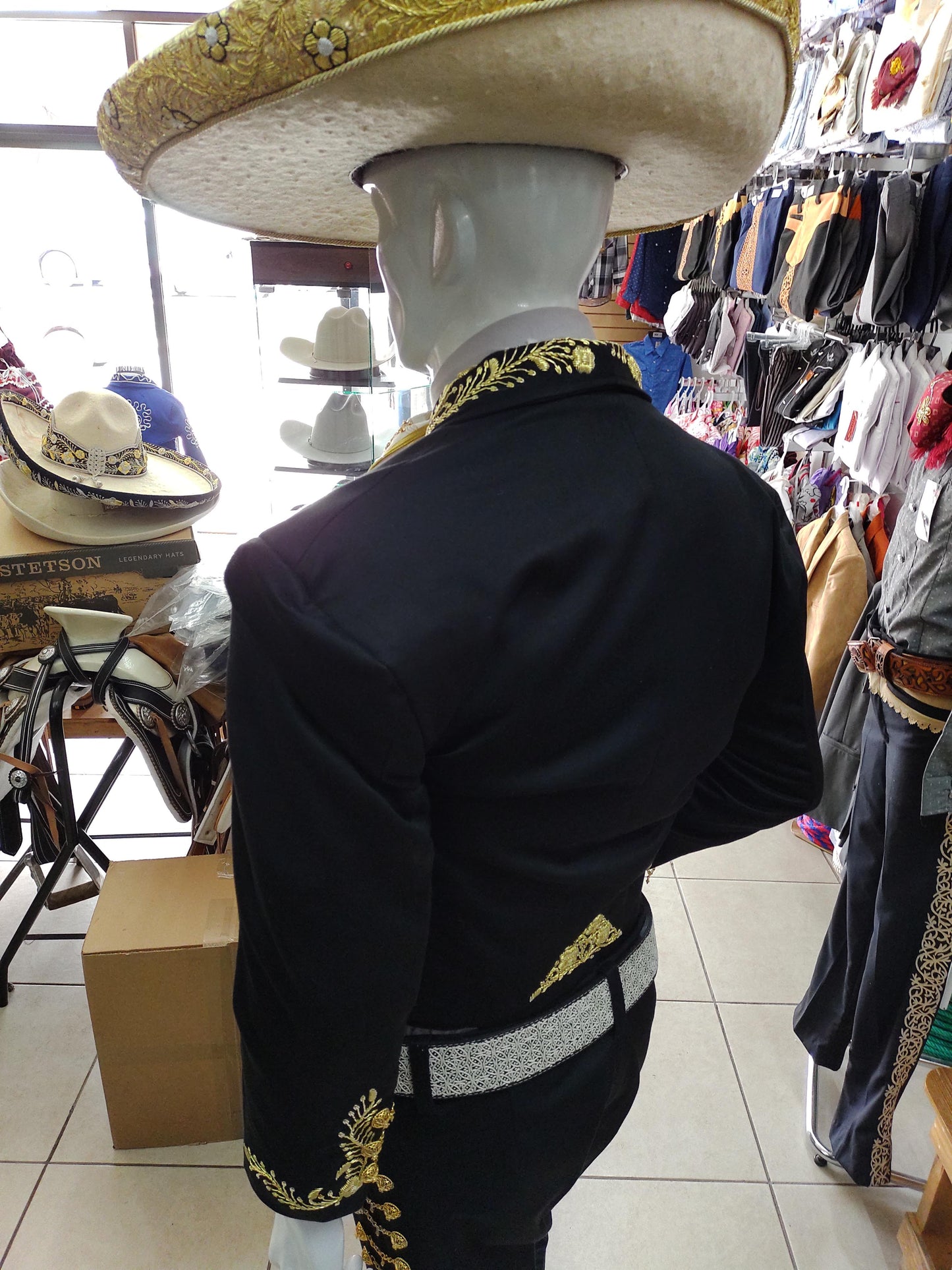 Traje Charro 3 Piezas, Bordado en Canutillo, Gala Completa en color Oro.