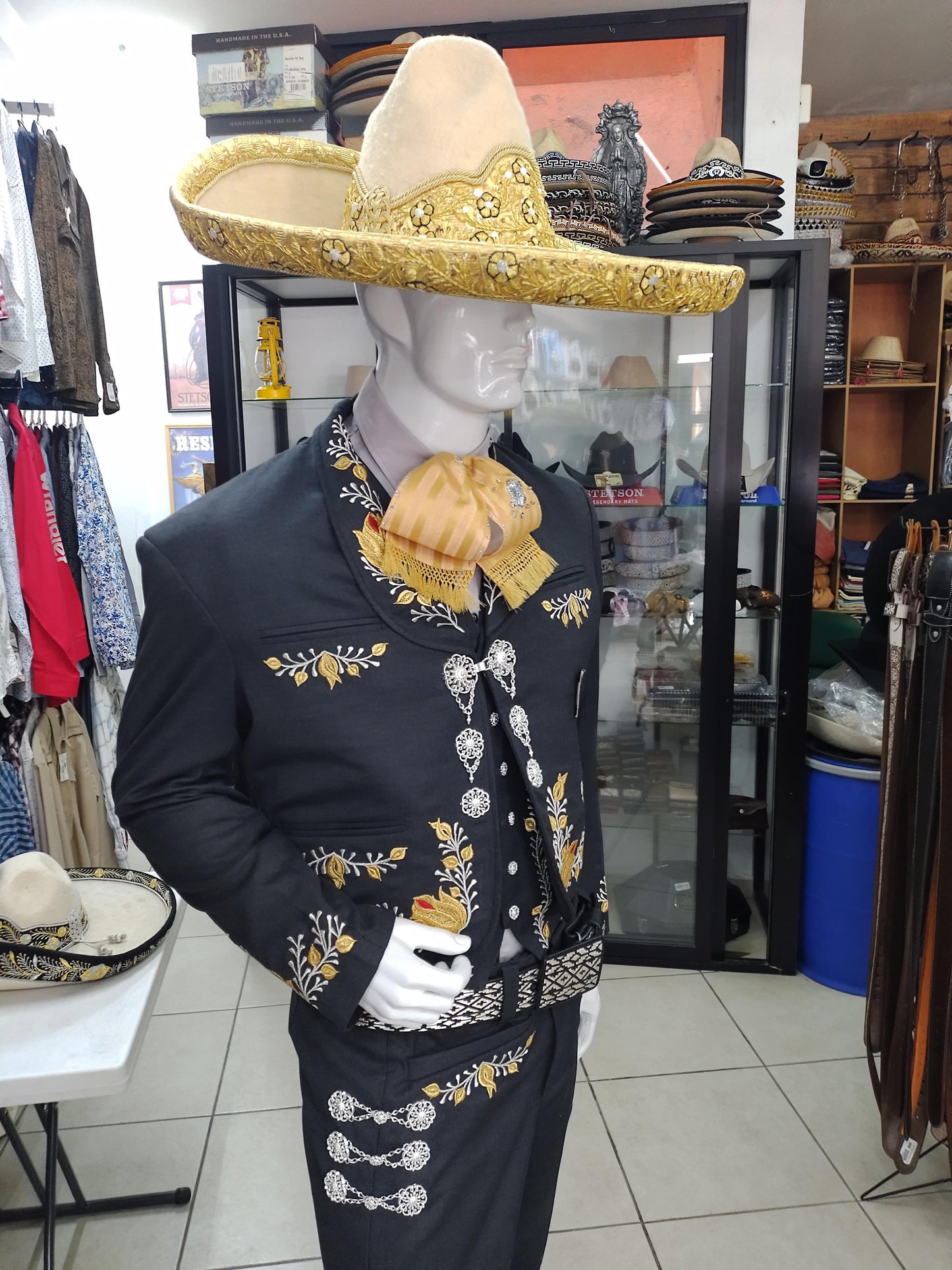 Traje Charro 3 Piezas, Bordado en Hilo Metalico, Media Gala.