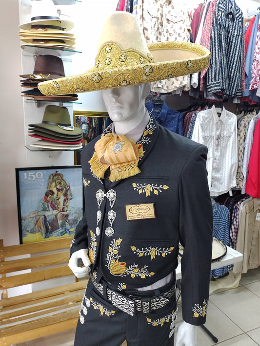 Traje Charro 3 Piezas, Bordado en Hilo Metalico, Media Gala.