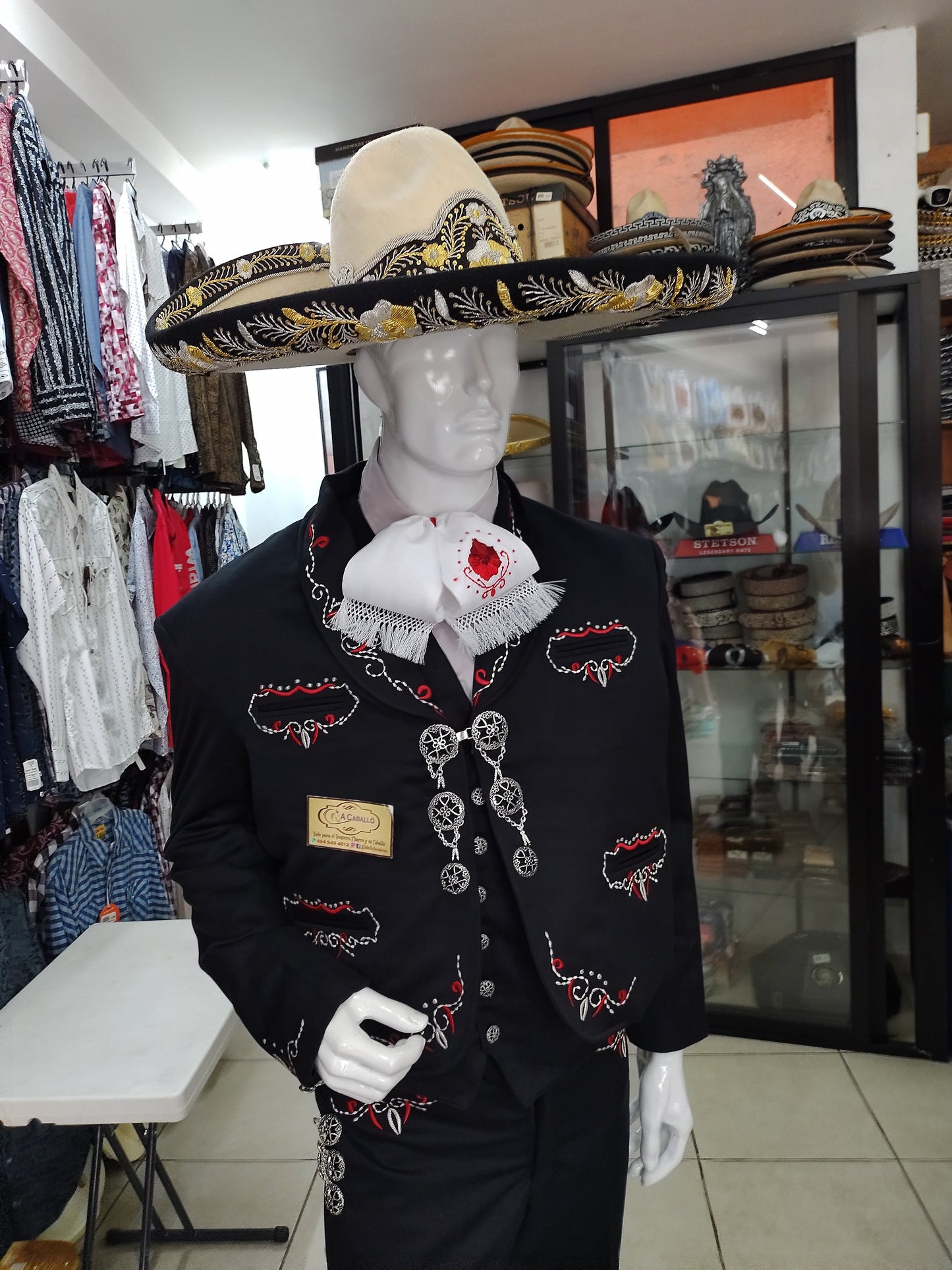 Traje Charro 3 Piezas, Bordado en Hilo Metalico, Media Gala en Baño de Plata Entintada.