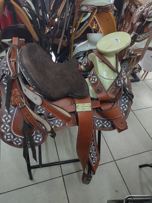 Montura Charra, Cola de Pato, Cantinas Desmontables.