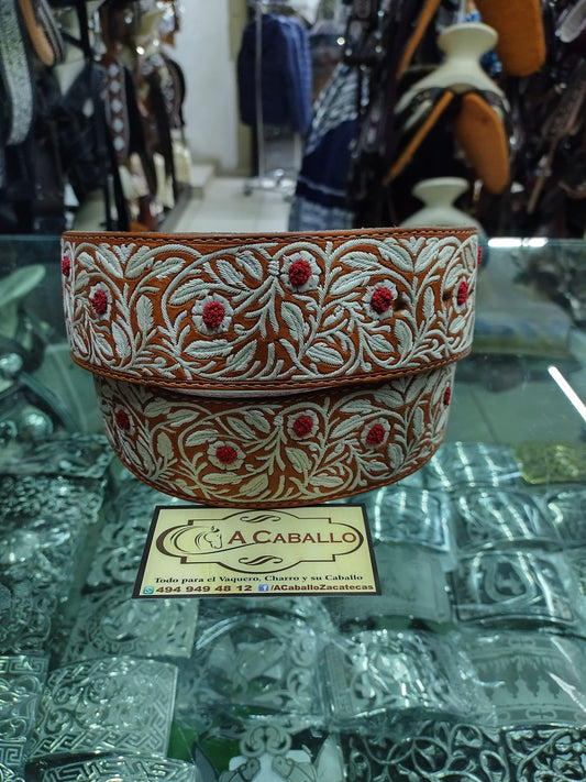 Cinto Piteado Hoja de Parra Flores Abultadas Rojas