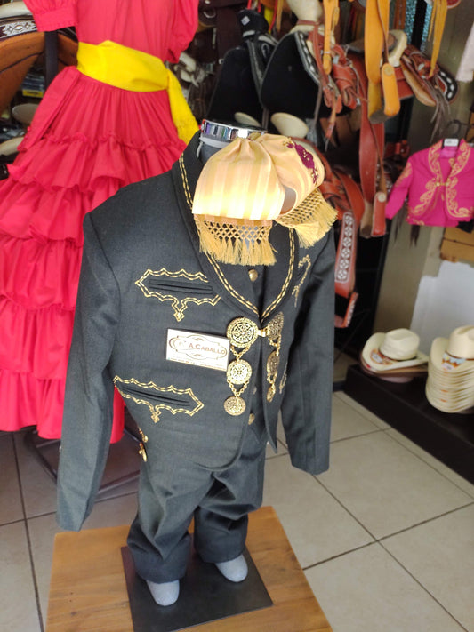Traje Charro 3 Piezas, Media Gala, Bordado en Hilo Metalico, Botonadura en Chapa de Oro.