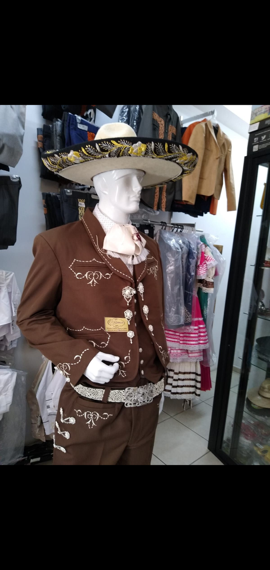 Traje Charro 3 Piezas, Pantalon, Chaleco y Chaquetilla, bordado en hilo metalico, Botonadura de Media Gala.