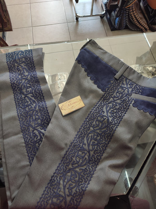 Pantalón Charro Greca Doble, Con Cuadrilera, Color Azul Marino.
